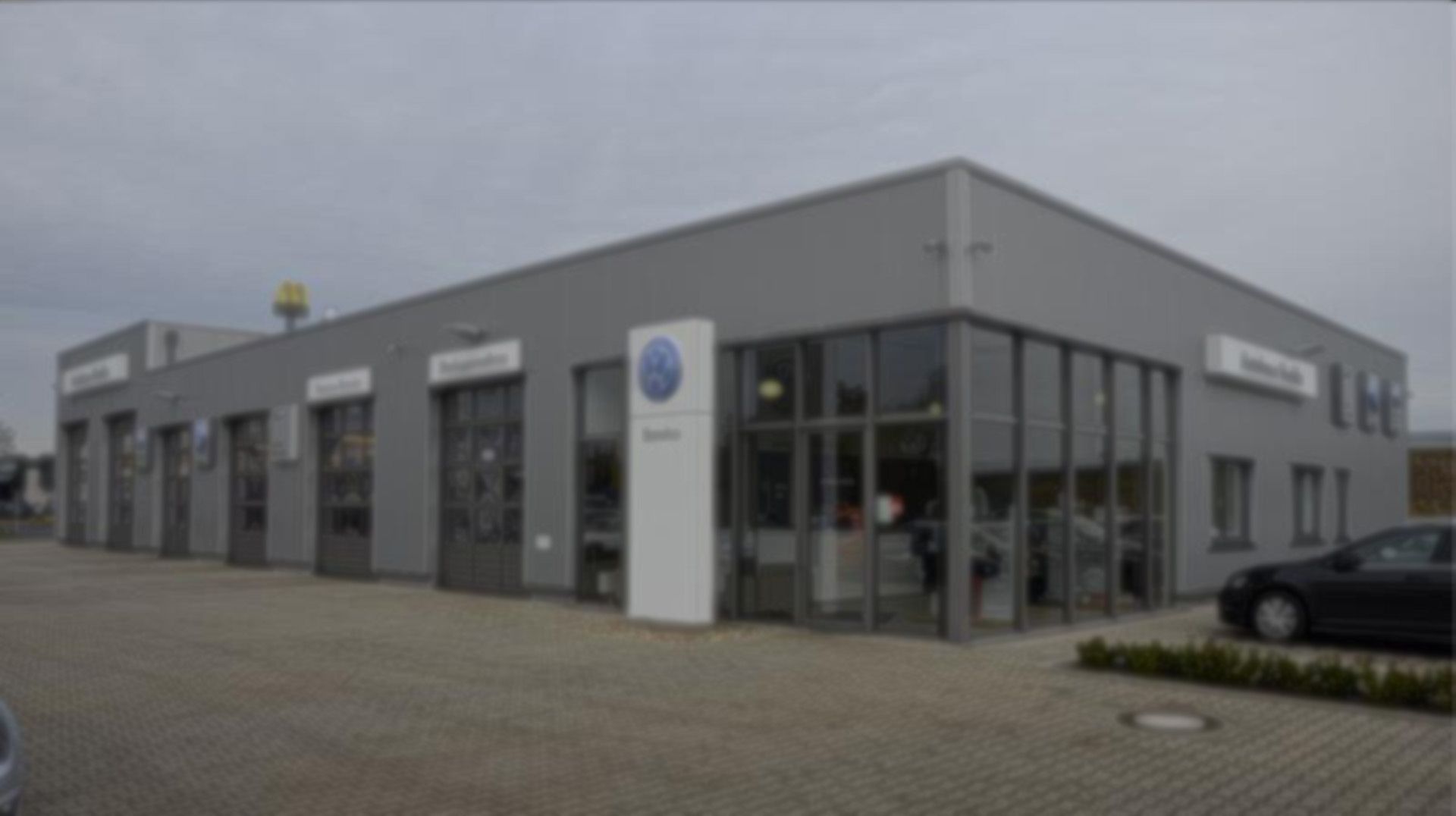 Das Autohaus von außen
